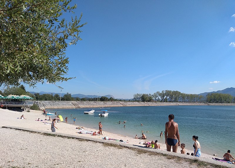 File:Beach on the Krupac Lake in Nikšić, Montenegro 01.jpg