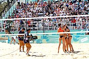 Deutsch: Beachvolleyball bei den Olympischen Jugendspielen 2018; Tag 9, 15. Oktober 2018; Mädchen, Viertelfinale: USA-Spanien 2–1 (21–19/17–21/15–9) English: Beach volleyball at the 2018 Summer Youth Olympics at 15 October 2018 – Girls Quarterfinals: USA-Spain 2–1 (21–19/17–21/15–9)