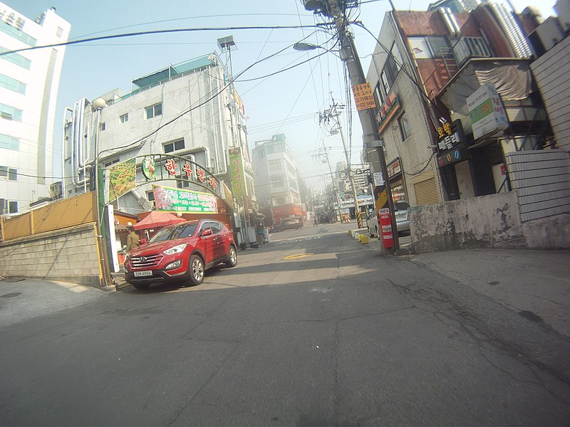 File:Bike ride in my neighborhood in Seoul, Korea (12920945983).jpg