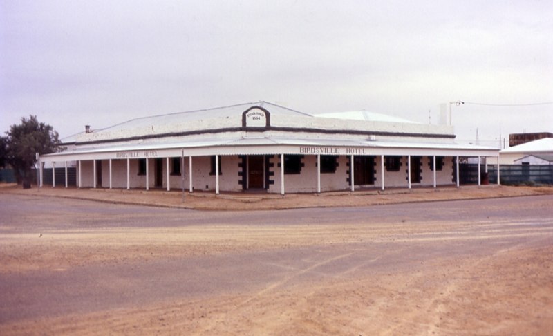 File:Birdsville hotel 100687 - panoramio.jpg