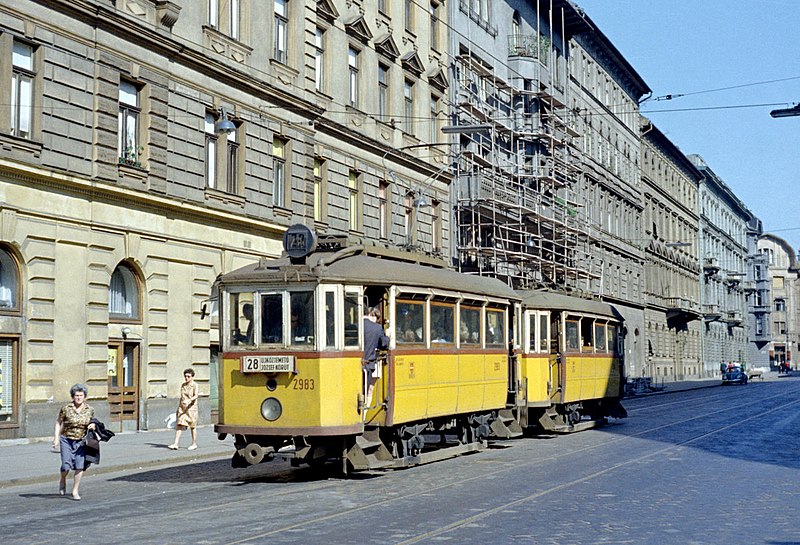 File:Budapest-bkv-sl-28-tw-1122926.jpg