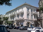 Building on Istiglaliyyat Street in Baku.jpg