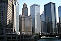 Вид на здания Чикаго с реки