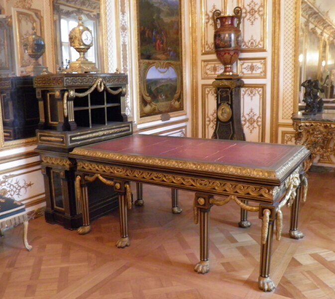 File:Bureau-baumhauer-chateauchantilly.jpg