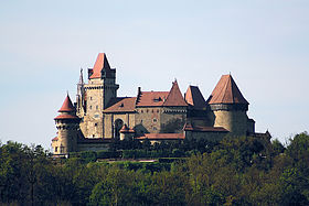 Burg Kreuzenstein makalesinin açıklayıcı görüntüsü