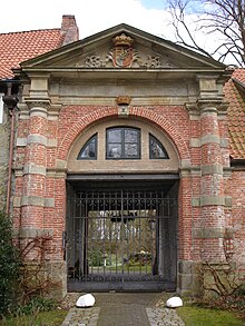 Baroque gatehouse Burgberumwappentormsu.JPG