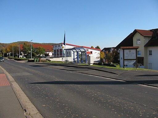 Bushaltestelle Saalweg, 1, Elgershausen, Schauenburg, Landkreis Kassel