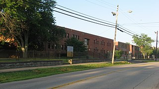 <span class="mw-page-title-main">Campbellsville High School</span> Public school in Campbellsville, Kentucky, United States