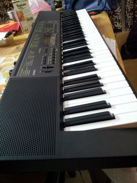 File:Casio CTK 2200 Electronic piano keyboard 221320.jpg