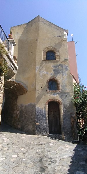 File:Castelmola Tower building 14-9-21.jpg