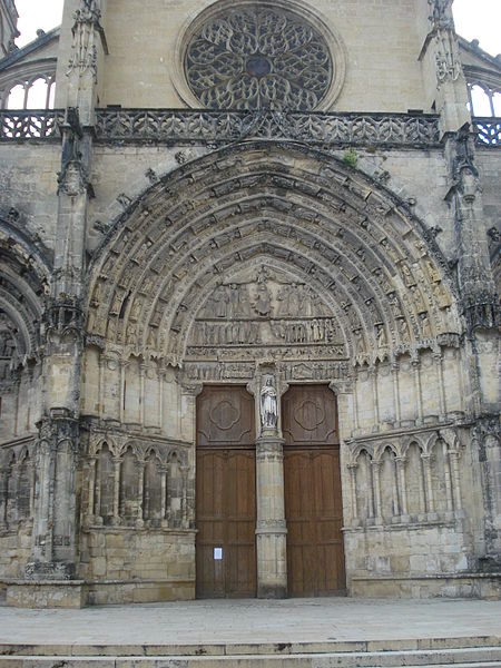 File:Cathédrale Bazas portail central.JPG