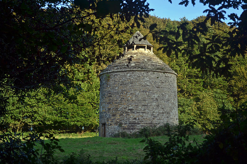 File:Château de Troërin Plouvorn 05.JPG