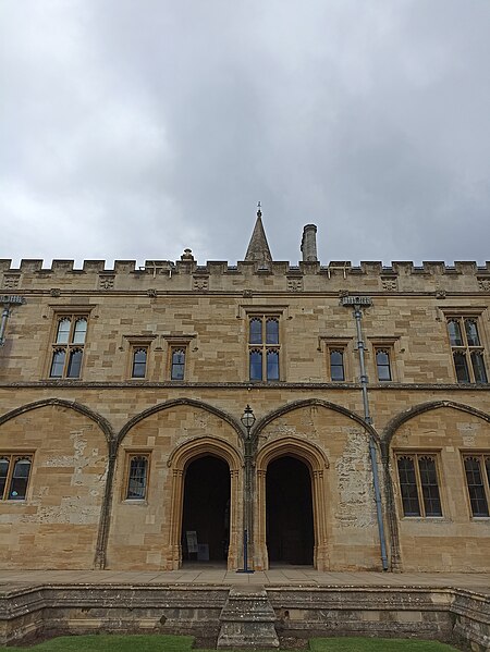 File:Christ Church Oxford. Entrance to the cathedral 4.jpg