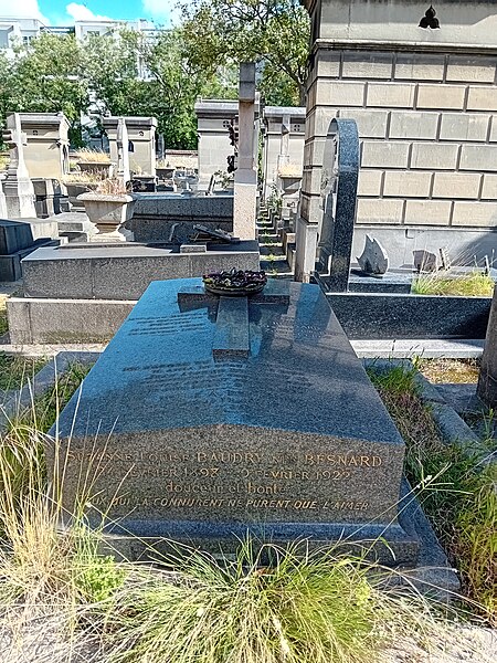 File:Cimetière de Bercy. Tombe Besnard.jpg