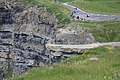 Fjellet består av lagbergarter. Den lysaste er sandstein.