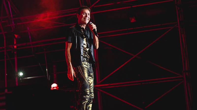 File:Cliff Richard - Old Royal Naval Yard Greenwich - Saturday 1st July 2017 CliffGreenwich010717-18 (35929320091).jpg