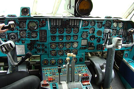 Tập_tin:Cockpit_Ilyushin_Il-76MD.jpg