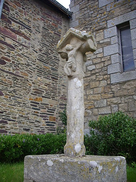File:Croix Néant-sur-Yvel.jpg