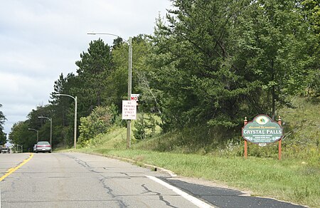 CrystalFallsMichiganWelcomeSignUS2US141.jpg