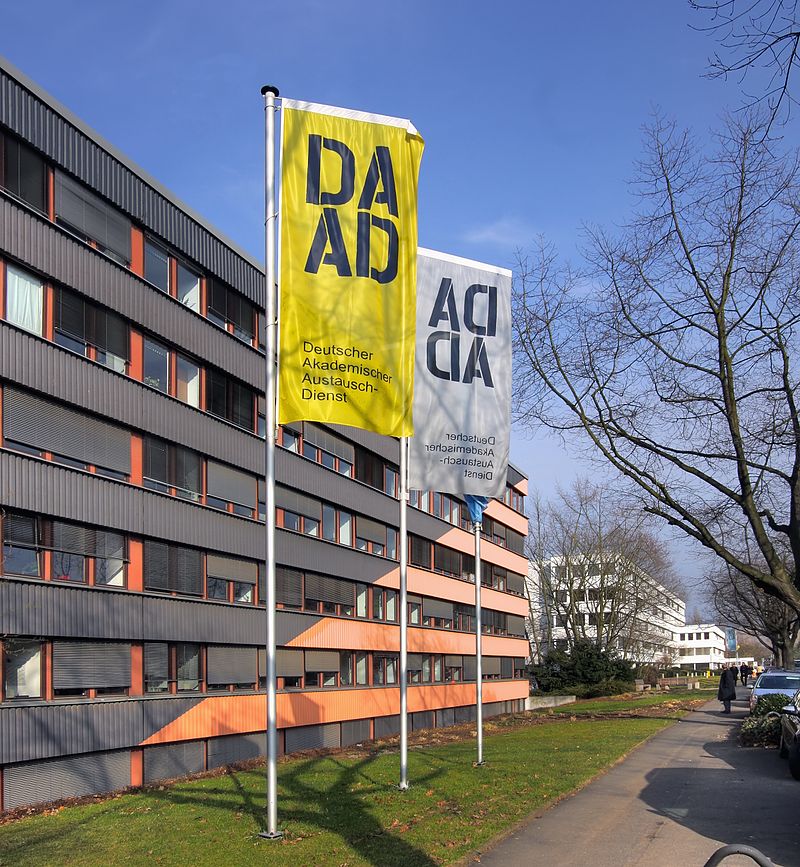Der Deutsche Akademische Austauschdienst e. V. (DAAD) 800px-DAAD_Bonn_-_Fahnen_%280478-80%29