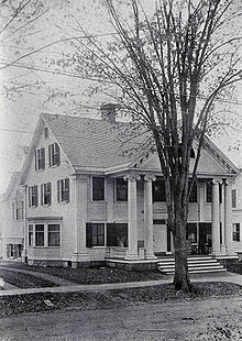 Delta Kappa Epsilon, circa 1915 Dartmouth College Greek organizations - Delta Kappa Epsilon, early 1900s.jpg