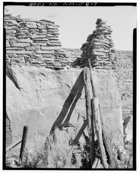 File:Detail front, with climbing poles to front door, looking north. - Crow Canyon Pueblito, Approximately 1.2 miles south of Largo Canyon Wash in Cuervo Canyon, Dulce, Rio Arriba HABS NM,20-DUL.V,2-7.tif
