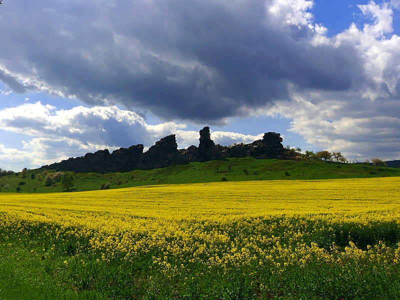 File:Devil's Wall - panoramio (1).jpg