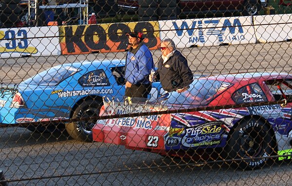Trickle (right) at the 2009 Dick Trickle 99