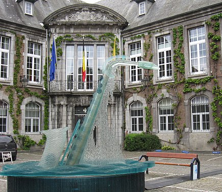 Hourglass in shape of saxophone (Dinant)