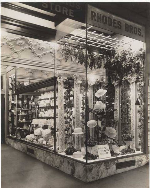 File:Display case at Rhodes Brothers Ten Cent Store, Seattle, ca 1920 (MOHAI 7389).jpg