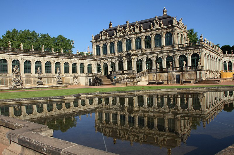 File:Dresden-2456-Zwinger-Westecke gespiegelt-2015-gje.jpg