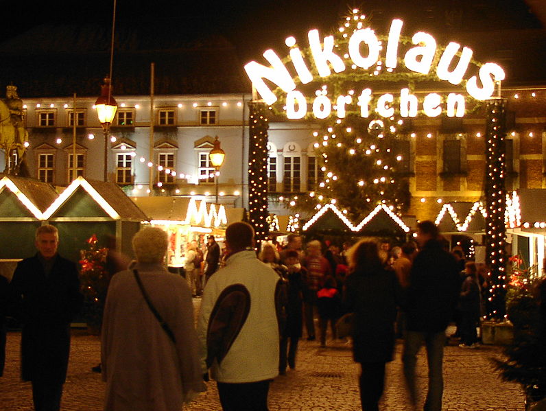 File:Duesseldorf christmas fair 01.jpg