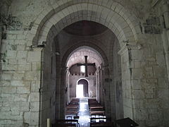 La nef vers le portail.