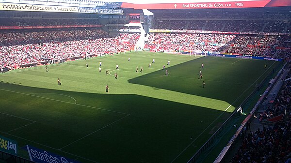 El Molinón, in a game versus Athletic Bilbao in October 2010.