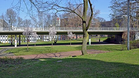 Essen Stadtkern, Alfred Herrhausen Brücke am Waldthausenpark