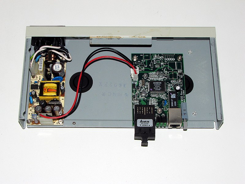 File:Ethernet-media-converter-transceiver-0a.jpg