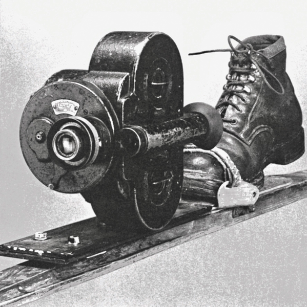 File:Eyemo bell & howell ski.png