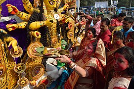 Farewell Ritual - Durga Idol Immersion Ceremony - Baja Kadamtala Ghat - Kolkata 2012-10-24 1425.JPG