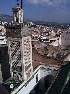 منظر لمئذنة المسجد وساحته