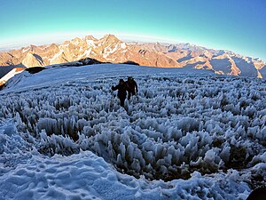 Última parte del Glaciar que se debe cruzar para llegar a la cumbre. 5.450 m de altura.