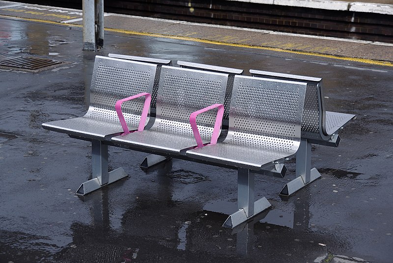 File:Finsbury Park station MMB 18.jpg