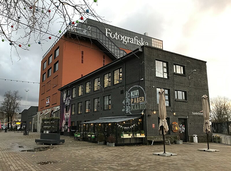 File:Fotografiska tallinn telliskivi exterior1 - 2019.jpg