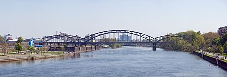 Frankfurt Am Main Deutschherrnbruecke Ansicht von der Floesserbruecke 20100424
