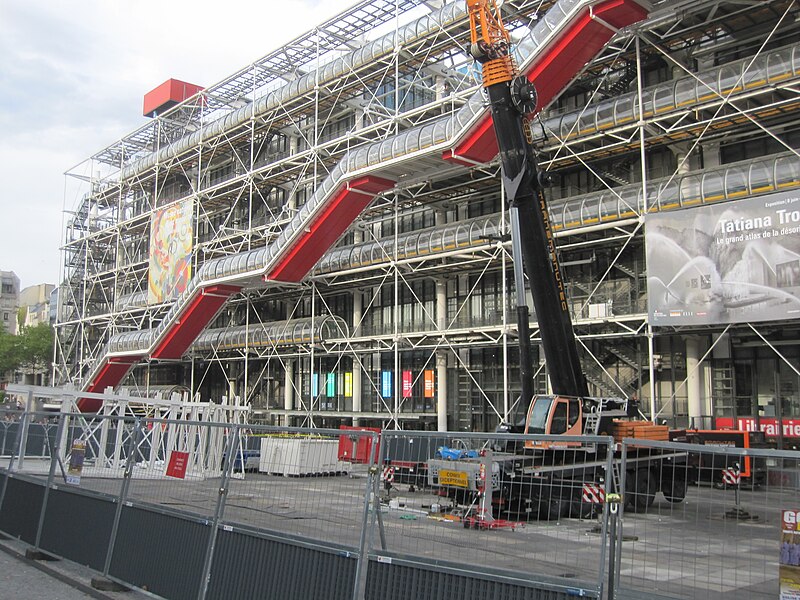 File:Front Façade of the Centre Pompidou 3.jpg