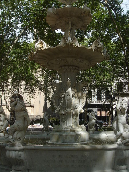 File:Fuente en Plaza Matriz.JPG