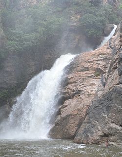 Ganganna sirrasu falls.jpg