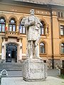 Statuia lui George Bariţiu în fața Bibliotecii