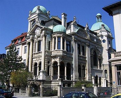 So kommt man zu Pacelli-Palais mit den Öffentlichen - Mehr zum Ort Hier