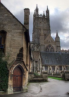 Gloucester Cathedral in winter - geograph.org.uk - 665215.jpg