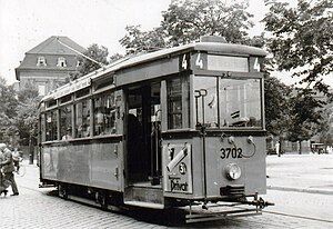 Tw 3702 in der ursprünglichen gelben Lackierung auf der Ringlinie 4 am Augustenburger Platz, 1935